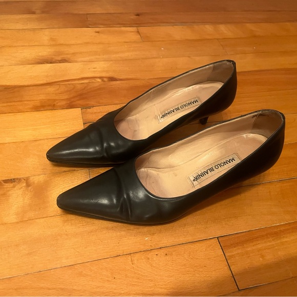 Manolo Blahnik Shoes - Manolo Blahnik Black Leather Pointed-Toe Kitten Heel Pumps